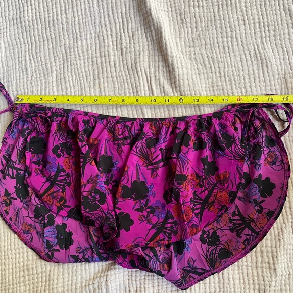 FENTY Bloom After Dark Shorts NWT - Picture 7 of 8